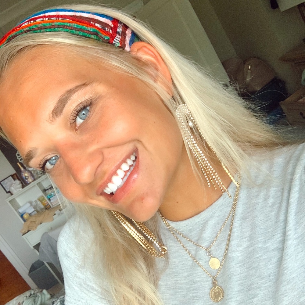 Meet your Posher, Mackie